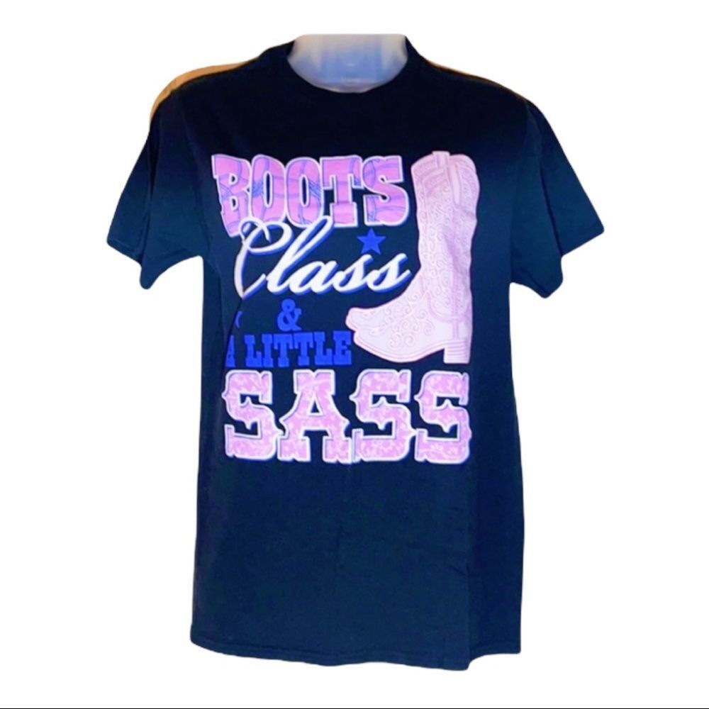 Lifestyle Classics Boots Class & Little Sass Tee M